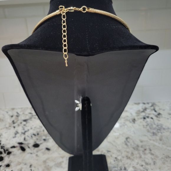 Bold Goldtone Blinged-out Large Marquise and Round Sparkly CZ Stone Choker - Picture 3 of 5